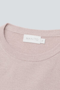 Close-up of Mellow Silk-Wool-Cashmere Lounge Set in cotton pink, highlighting soft bone-textured knit and MANITO label detail.