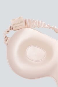 Close-up of pink Lash Contour Silk Eye Mask's elastic band and logo tag, revealing the soft silk sheen and meticulous craftsmanship.