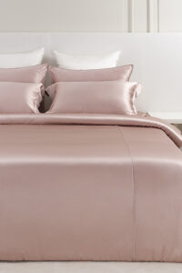 MANITO Classic Soft Light Bedding Set in soft pink hues for serene comfort.