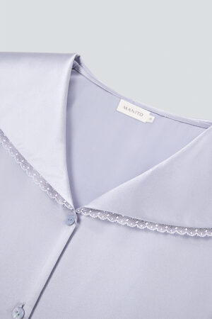 Close-up of the neckline with white lace trim from MANITO Effie Women's Pajama Set.