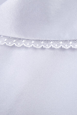 Close-up of the collar with white lace trim from MANITO Effie Women's Pajama Set.