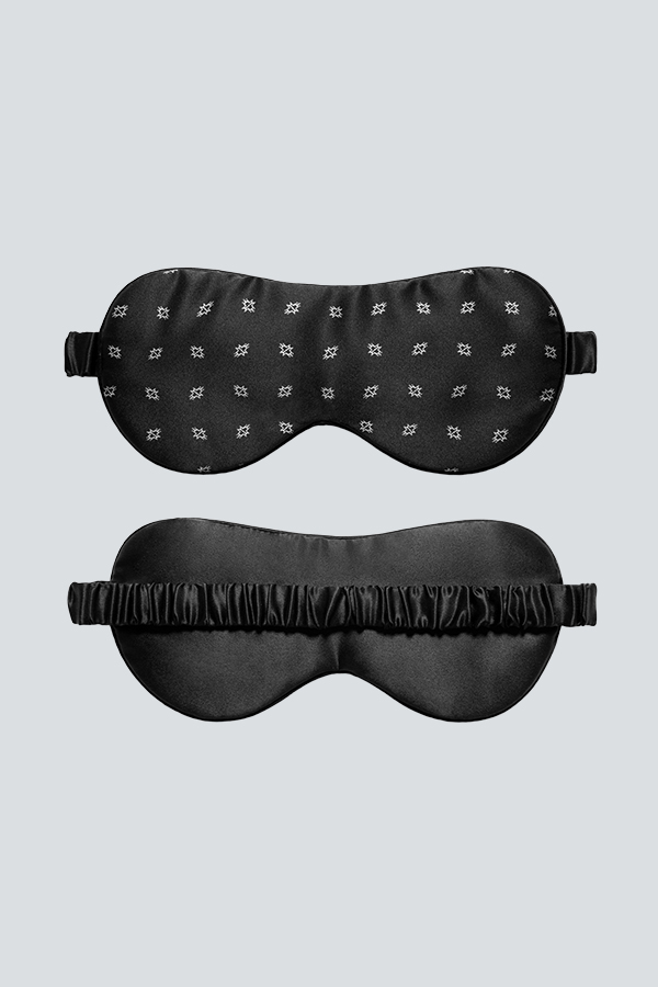 The Signature MT Silk Eye Mask is presented in a classic way, using the "M" and "T" from the MANITO logo as a motif.