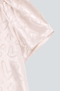 Short sleeve detail of MANITO Loving Kid's Nightdress with smooth silk and heart jacquard.