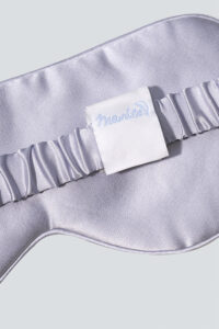 A smooth, ruched elastic band with MANITO branding, ensuring a secure yet gentle fit for all-night wear.
