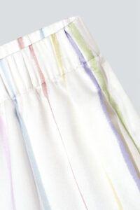 Close-up of the elastic waistband on the MANITO shorts, ensuring a comfortable fit.