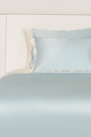 Ocean Wave Bedding Sets with Fitted Sheet-4 Pieces feature baby blue and white tones, piped edges, and wave embroidery for soft, restful sleep.