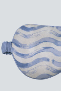 Backside elastic band and fabric texture of the MANITO Ocean Wave Men's Silk Eye Mask.