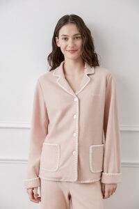 A model in Shell Women's Cashmere Pink Lounge Set featuring loose fit and cashmere fabrics.