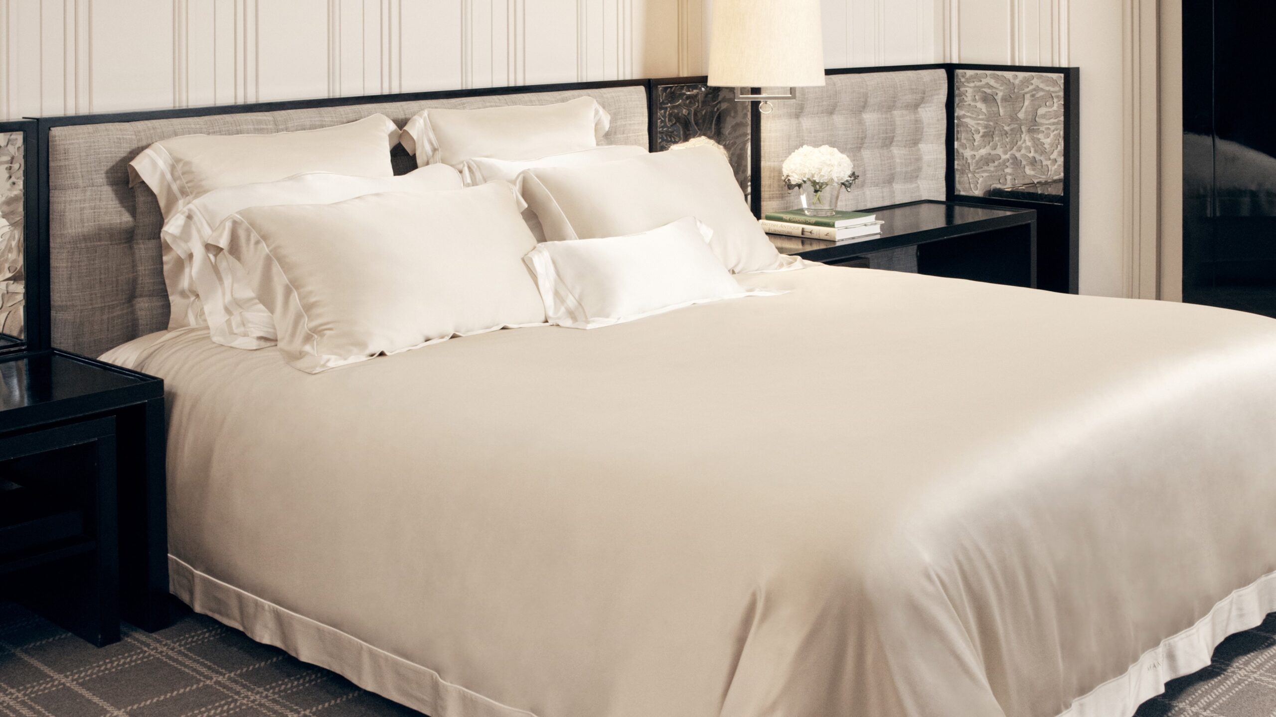 Manito Silk Bedding Set