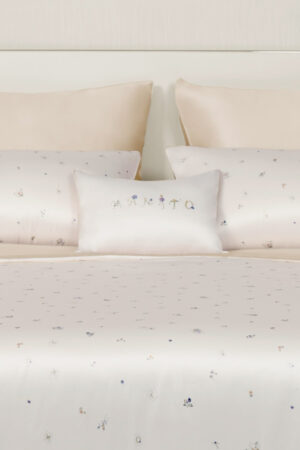 Sweet Garden Bedding Sets with Fitted Sheet-4 Pieces styled with coordinated silk pillowcases and floral embroidery accents.