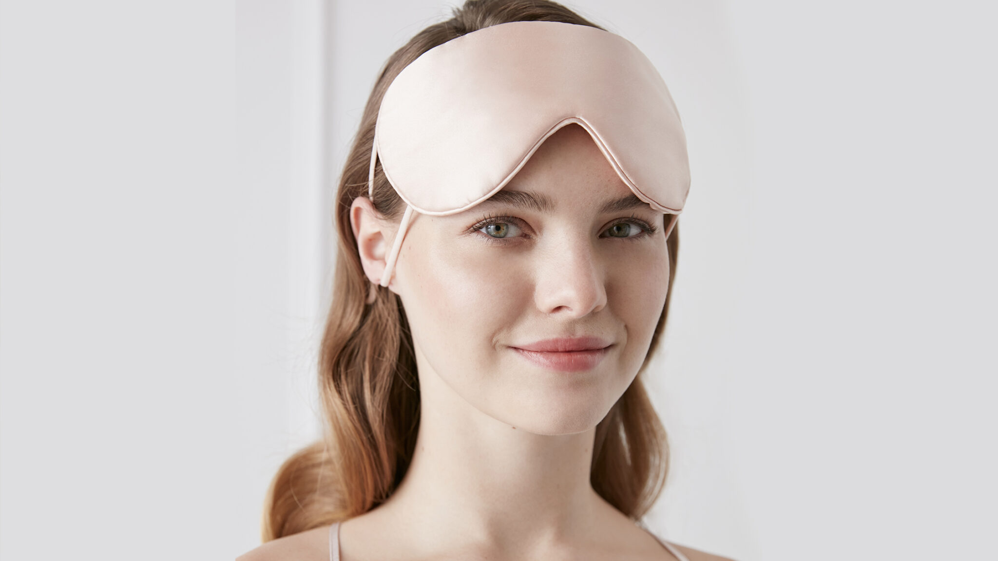 Learn how to clean a silk eye mask with MANITO.