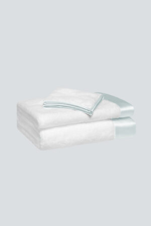 MANITO Brimmy 3 Piece Bath Towel Set with light-blue silk trim, combining calm tone and gentle comfort.