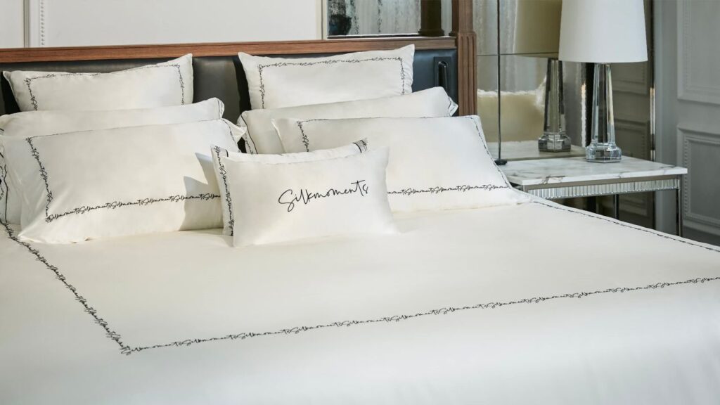 elegent white silk bedding