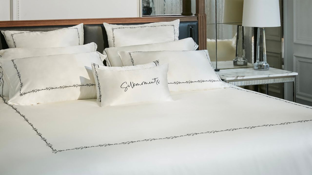 elegent white silk bedding