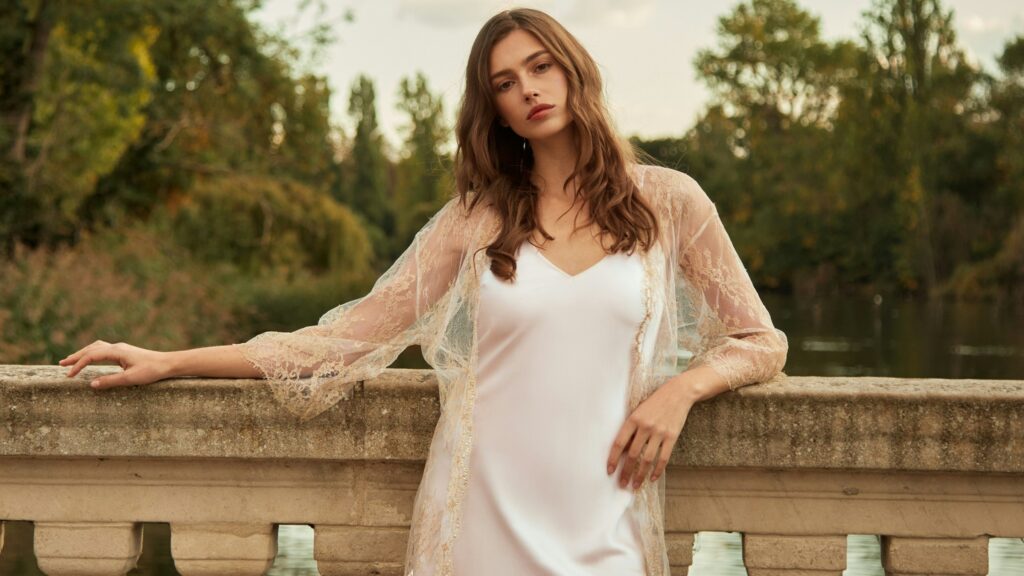 What Fabrics Work Best for Lightweight Clothing